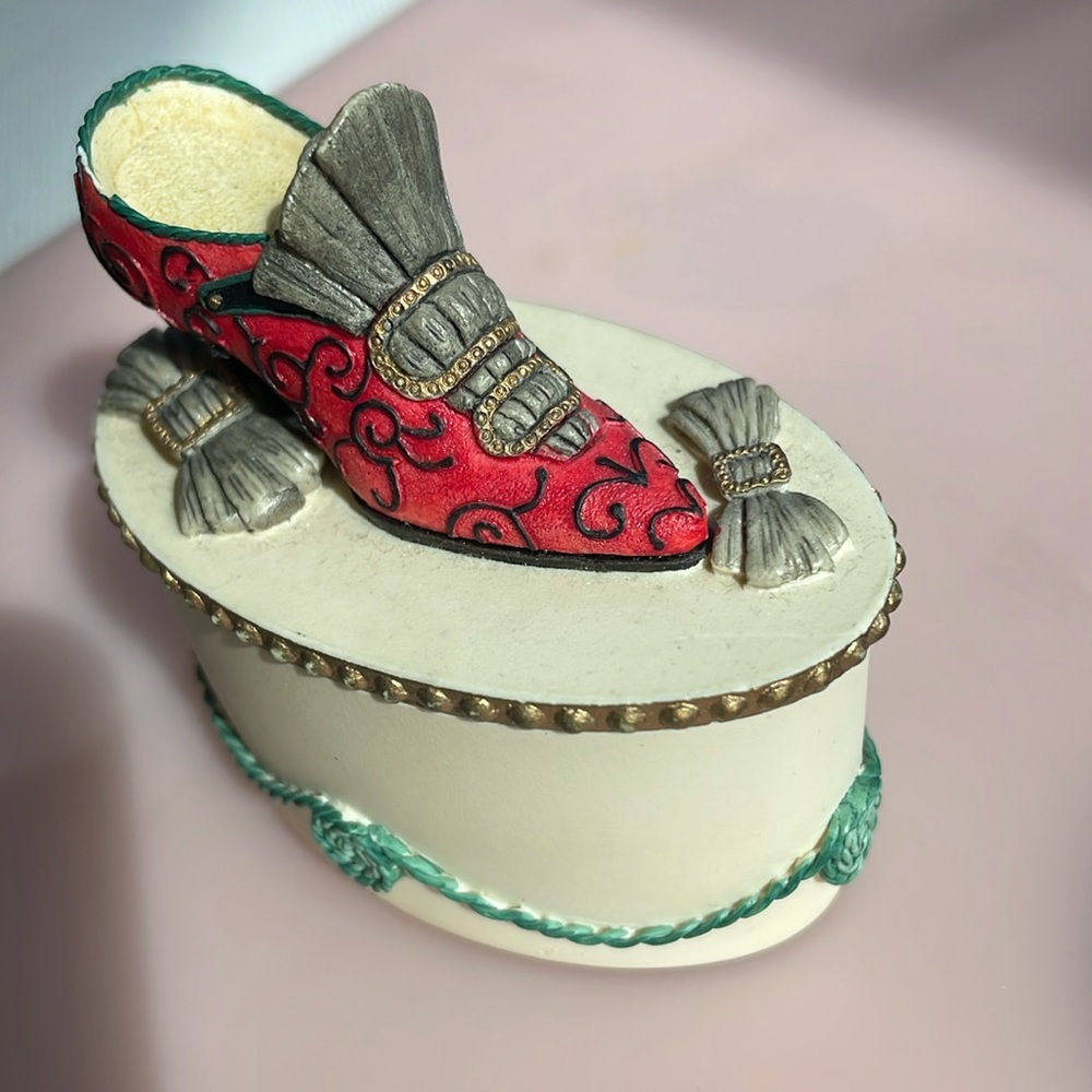 Willow Hall- Victorian shoe ‘Amelia’ pill box.